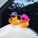 TIMEKEY Anel De Verão Ornamento De Pato De Borracha Amarela Decoração De Carro Chapéu De Cowboy Fofo Duckies Ornamentos De Interiores Acessórios De Casa H5p