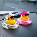 TIMEKEY Anel De Verão Ornamento De Pato De Borracha Amarela Decoração De Carro Chapéu De Cowboy Fofo Duckies Ornamentos De Interiores Acessórios De Casa H5p